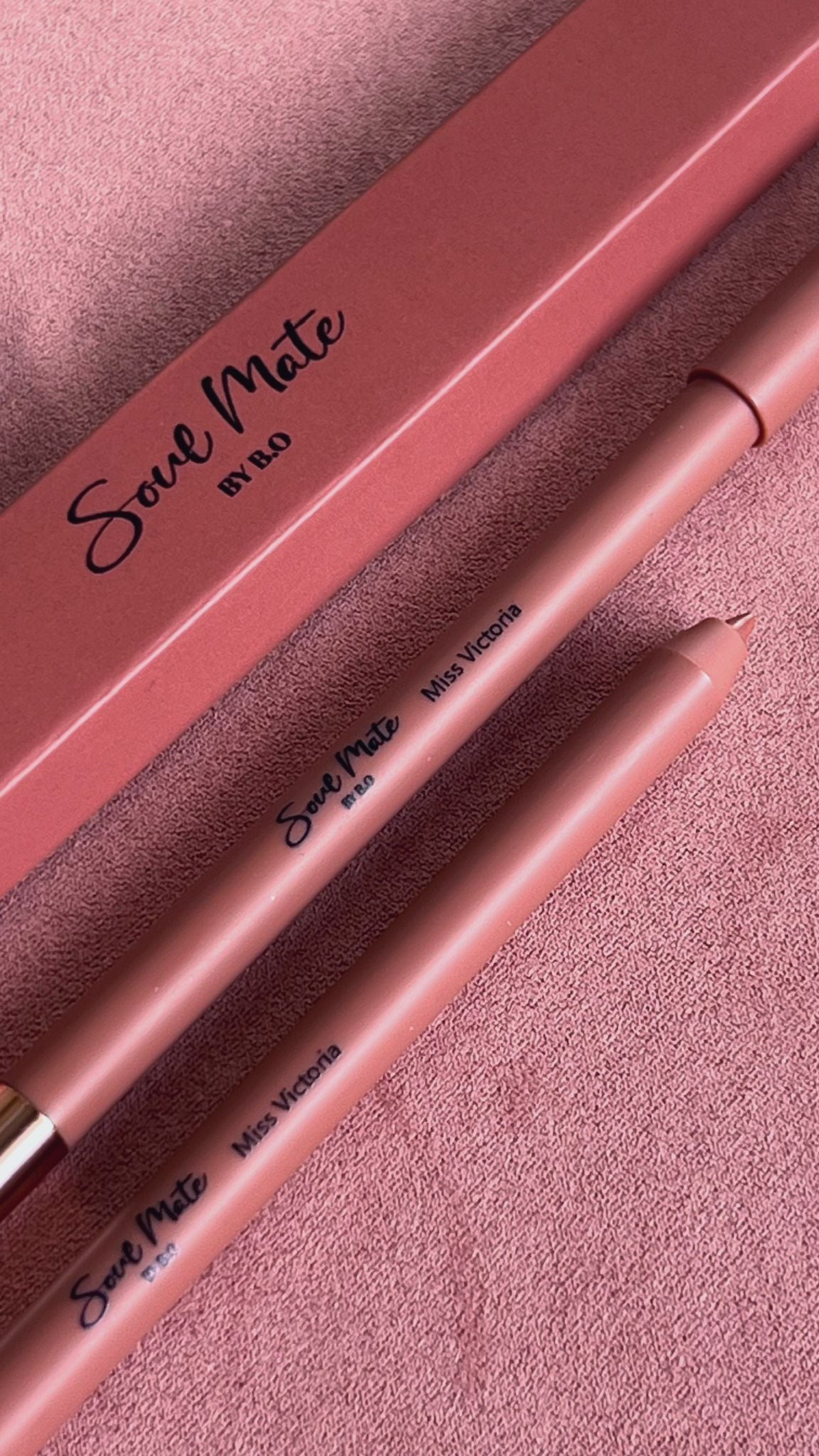 CRAYON MISS VICTORIA